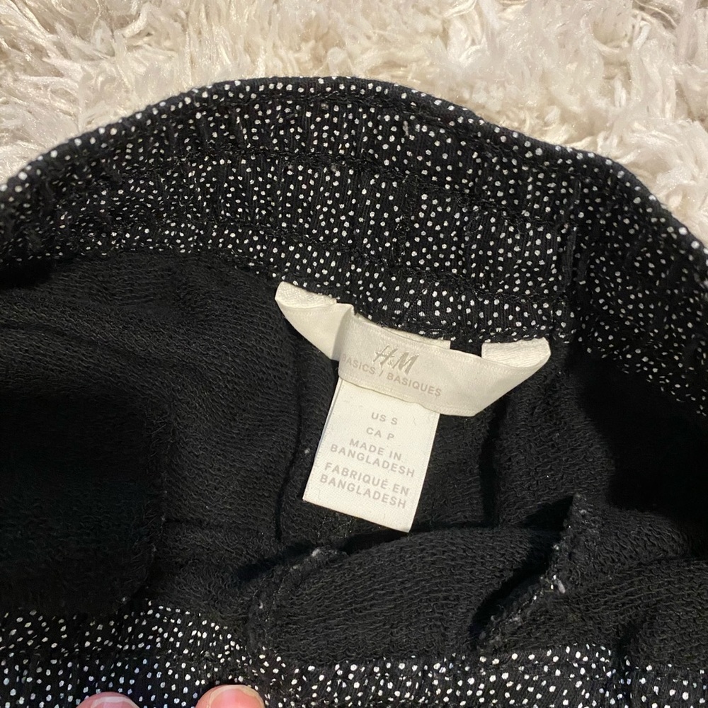 H&M Basic Shorts - Picture 3 of 3